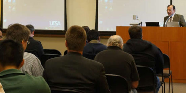 Vivek Nerurkar presenting in front of audience