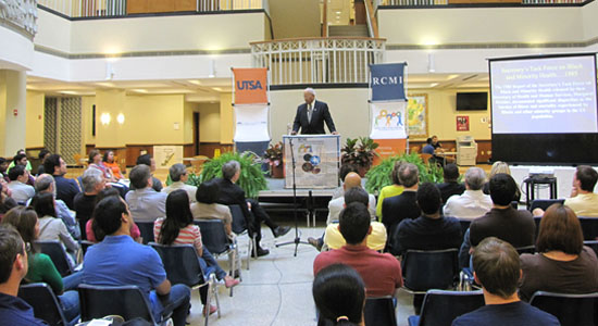 Sidney McNairy, Jr. speaking in front of audience