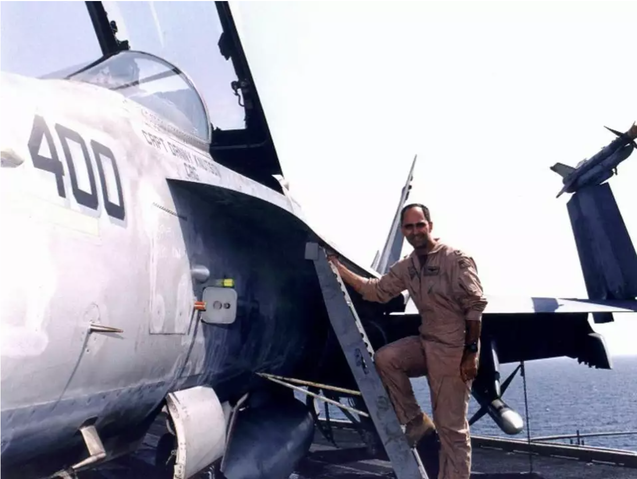 Danny Knutson, Navy fighter pilot